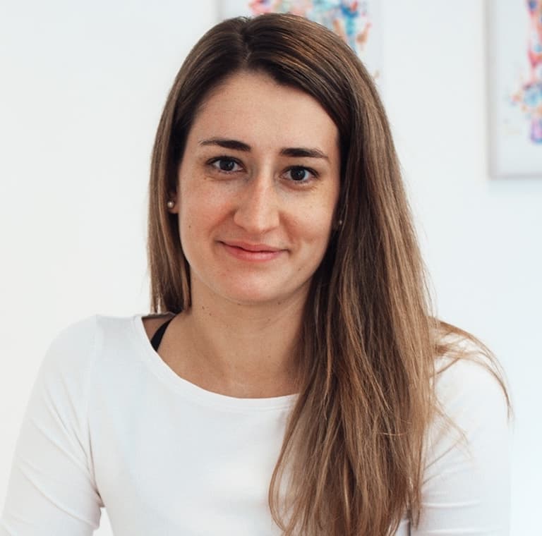 Foto von Julia Gavanelli, einem zufriedenen Kunden von Optimized-Web
